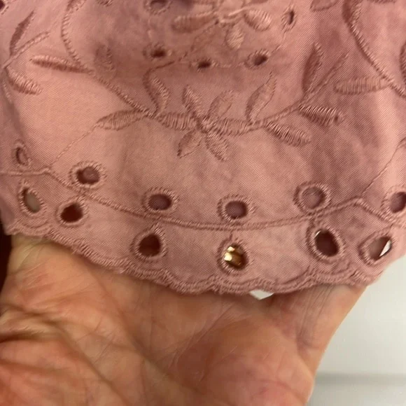 146. Loft, Mauve colored eyelet sleeveless shirt, fully lined, reversible?? XL - Picture 4 of 9